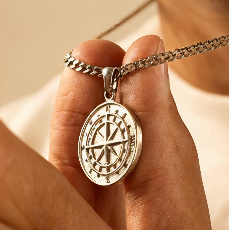 Kompass-Halskette aus Stahl