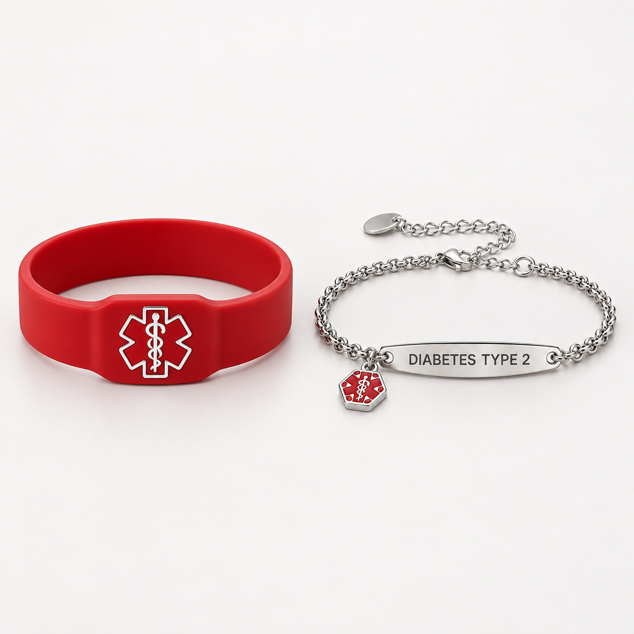 Rode rubberen medische band naast een zilveren ID-armband met DIABETES TYPE 2